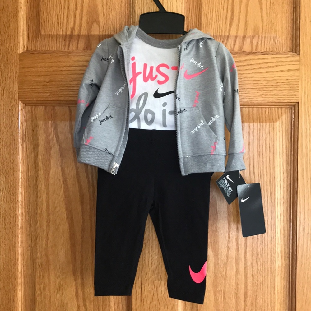 Girl’s Nike Outfit